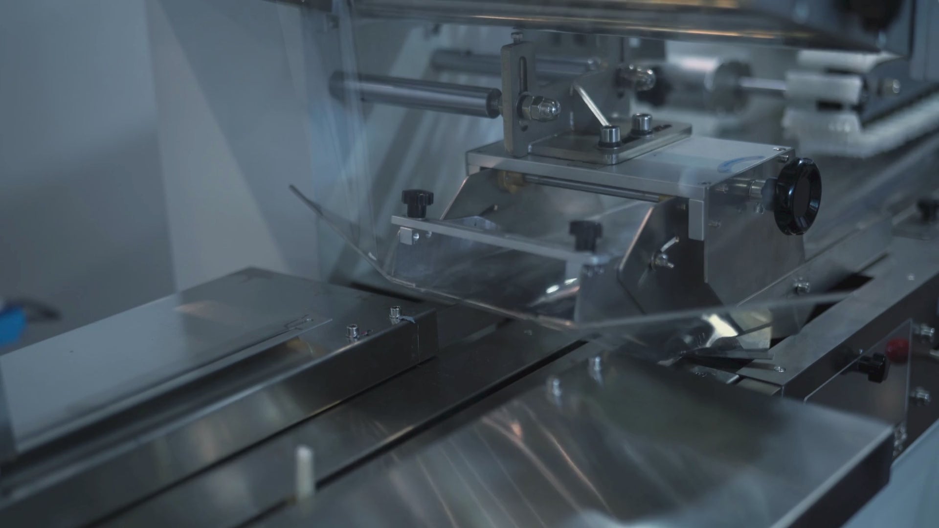 Load video: kwalyti company packaging machine services